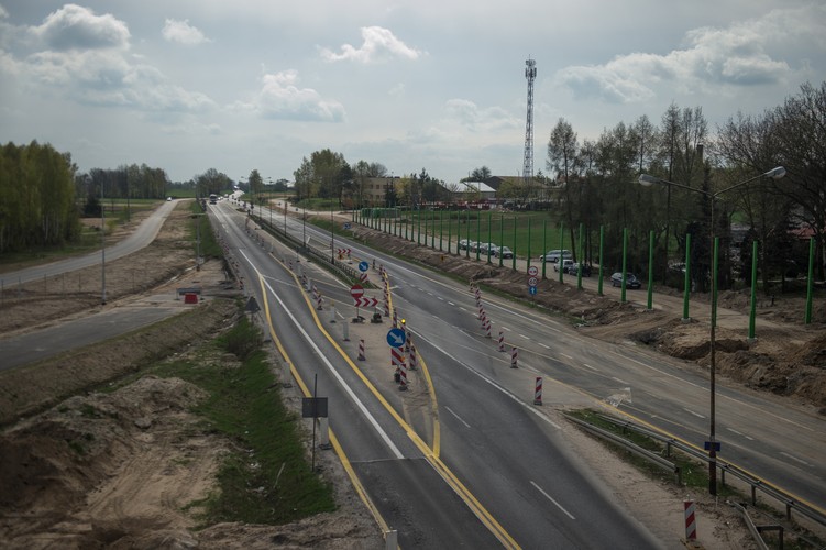 Na zdjęciu: Budowa autostrady A1 na odcinku Stryków-Tuszyn - Węzeł Tuszyn. <br><br>fot. (mr) PAP/Grzegorz Michałowski