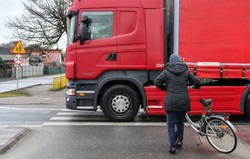 Koronawirus w Polsce. Handlowcy: Nie ma przerw w dostawach do sklepów