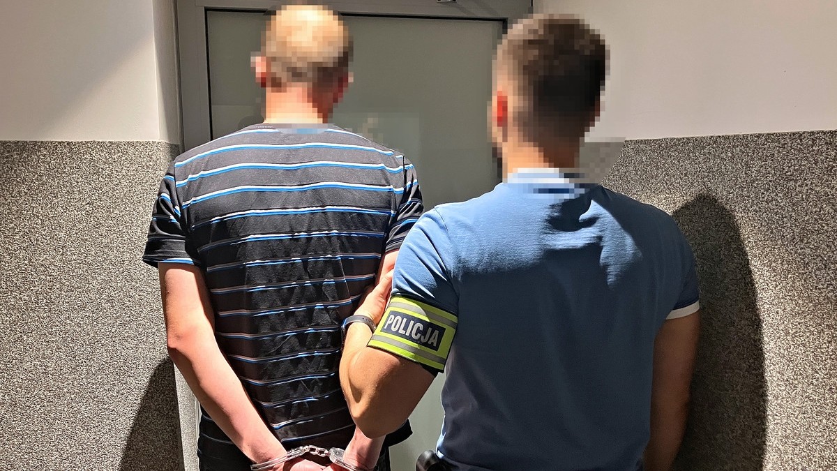 Zakrwawiony rzucił się na ratowników. Groził, iż ich zabije