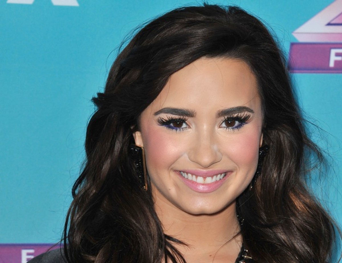 Demi Lovato chce dużych piersi: Moje wyglądają jak ukąszenia komara
