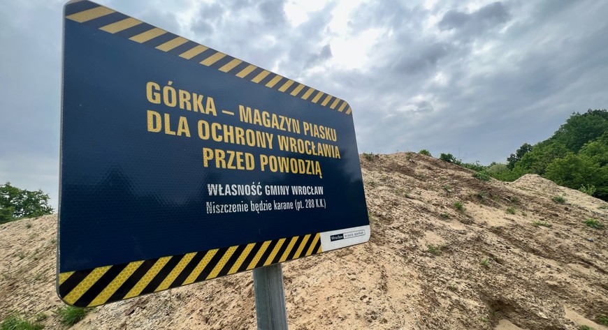 Górka z piasku na Wyboistej przed inwestycją