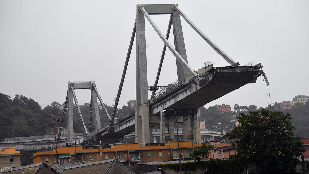 <strong>Ponad cztery lata po zawaleniu się mostu w Genui na północy Włoch, gdzie zginęły 43 osoby, na jaw wyszło, że wśród pojazdów, które runęły wraz z konstrukcją, była ciężarówka — chłodnia z 900 kg przemycanego haszyszu. Śledczy ustalili to teraz w toku dochodzenia przeciwko mafii z Kalabrii.</strong>