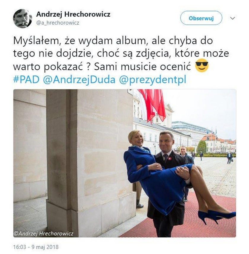 Andrzej Duda nosi żonę na rękach!