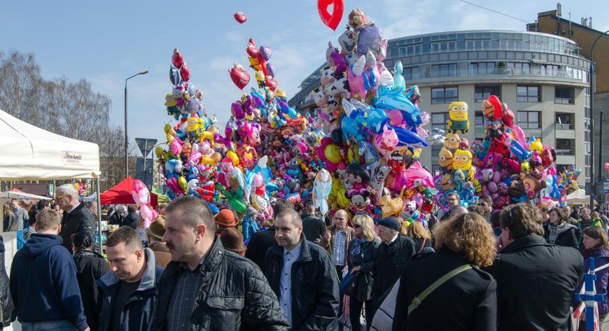 Emaus jest obok Rękawki (odbywającej się we wtorek po Wielkanocy) i zwyczaju odwiedzin grobu Pańskiego jedną z najstarszych i najważniejszych wielkanocnych tradycji Krakowa.