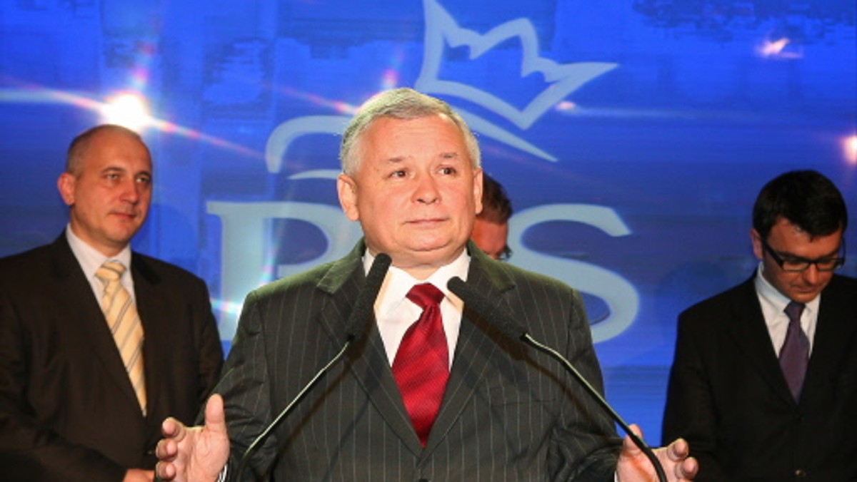 Jarosław Kaczyński czeka na "pomarańczową rewolucję" w Rosji - informuje dziennik "Wriemia Nowostiej", komentując wywiad przywódcy PiS dla polskiej edycji "Newsweeka".