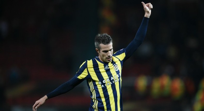 Fenerbahce's Dutch forward Robin van Persie suffered a torn eyelid during his team's clash with Akhisar Belediyespor