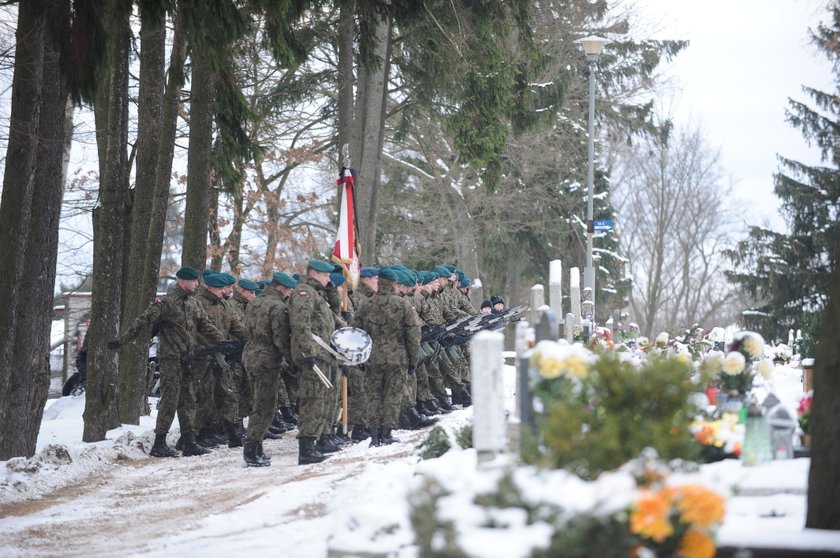 Żołnierz, który walczył w Afganistanie, zginął wracając z pogrzebu teściowej