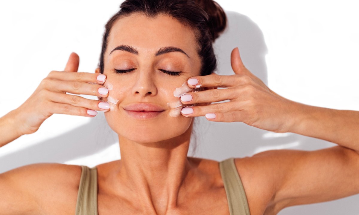 Ten wielki kolagenowy krem robi furorę! Tani, a unosi opadającą skórę jak rusztowanie