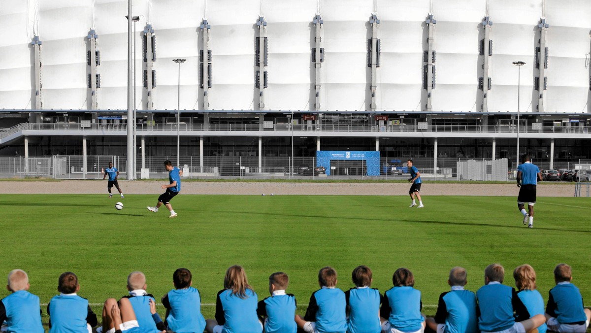 Dziś wieczorem mieszkańcy Poznania będą mieli okazję wypowiedzieć się na temat dotychczasowej i przyszłej działalności stadionu miejskiego. Operator organizuje bowiem drugie konsultacje społeczne w sprawie obiektu przy ul. Bułgarskiej.