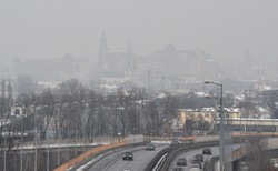 Smog szczególnie szkodliwy dla seniorów, dzieci i osób aktywnych. GIS ostrzega