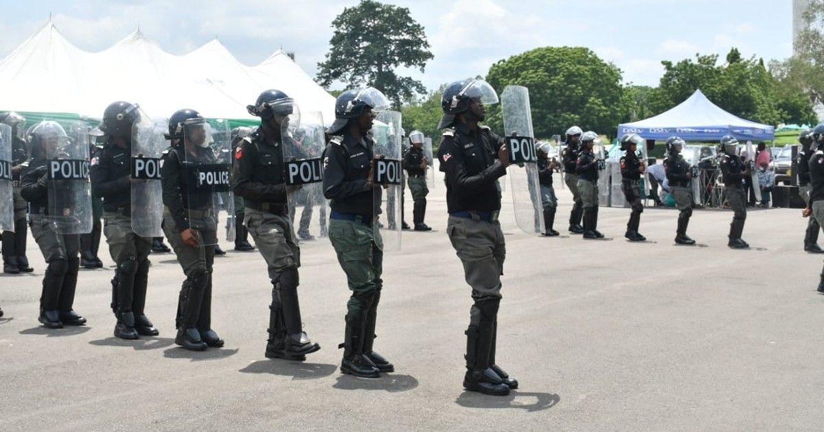 Police officers rescue 2 people hours after they were kidnapped - Vimarsana News