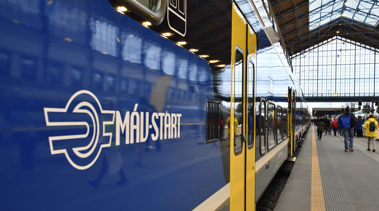Kalauz nélküli vonatokat tesztel a MÁV május elejéig / Fotó: MTI Lakatos Péter