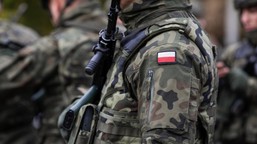 konflikt na bliskim wschodzie. w bazie, w której stacjonują polscy żołnierze zawyły syreny alarmowe