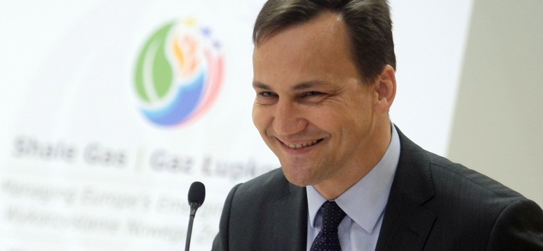 Podał się do dymisji za Fotygi. Teraz wraca do Sikorskiego