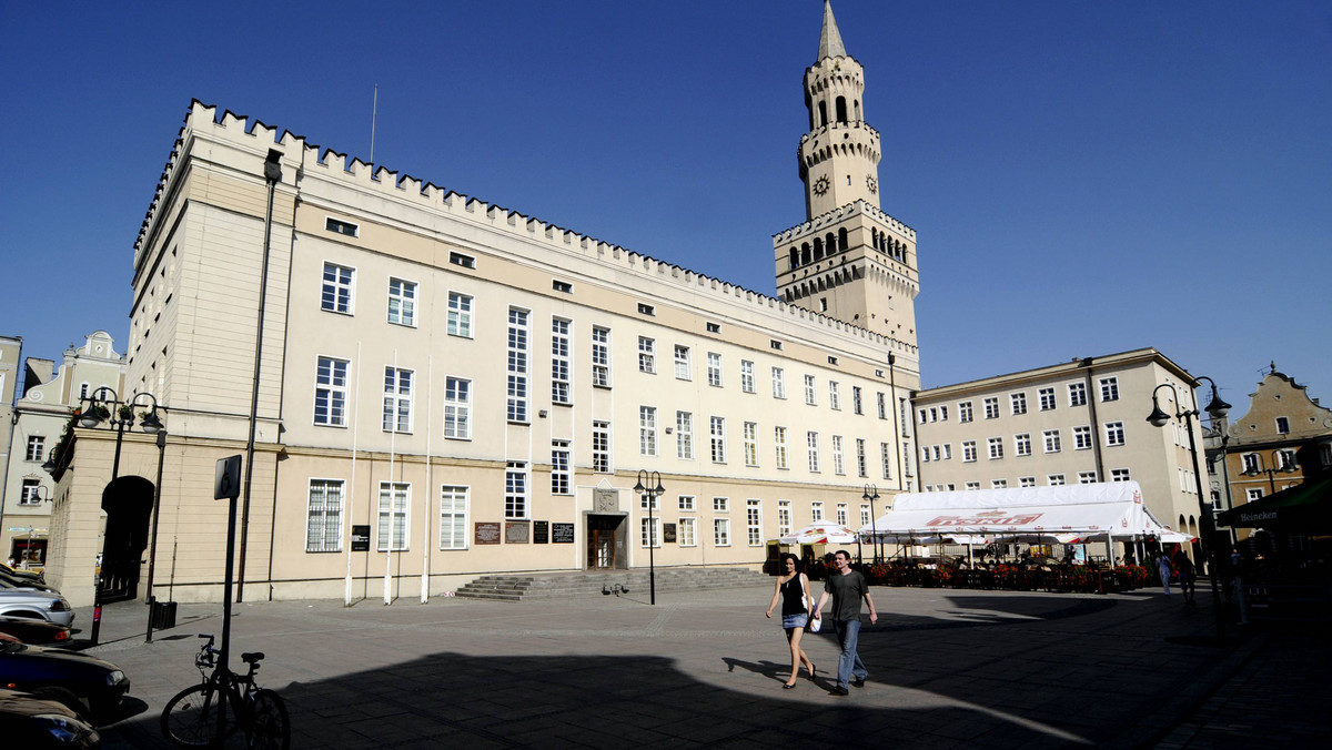 Opole ma założenia budżetowe na kolejny rok. Pieniędzy ma być więcej, ale jednak realnie będzie ich mniej - informuje "Gazeta Wyborcza" na swoich stronach internetowych.