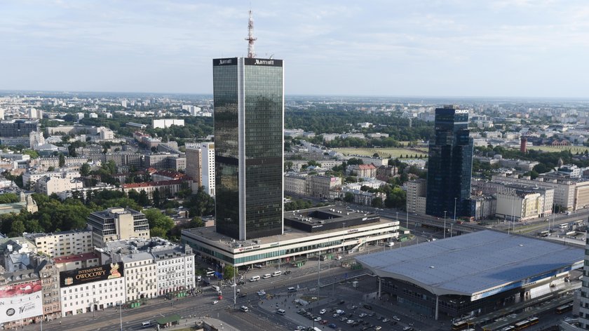 Mężczyzna wspiął się na hotel Marriott