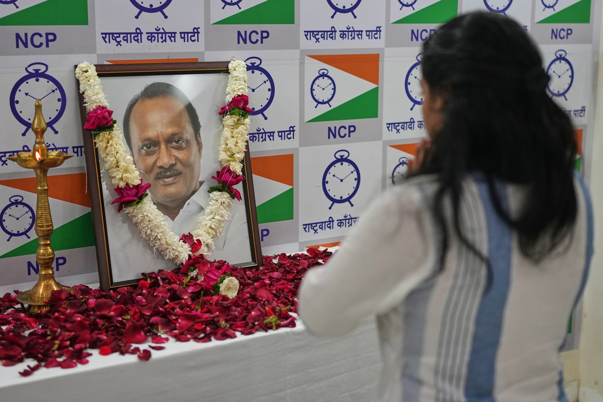 Šesťdesiatšesťročný Pawar bol považovaný za kľúčovú politickú osobnosť tohto indického štátu.