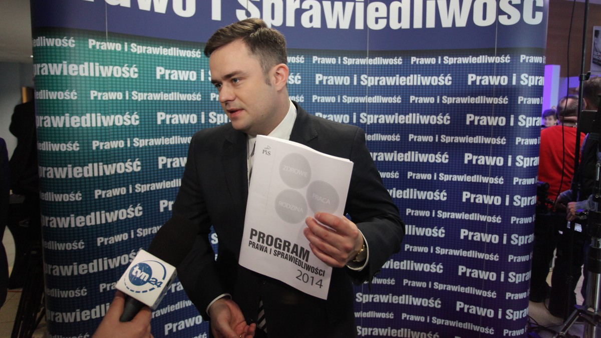 - Premier Donald Tusk, wysyłając ministra zdrowia Bartosza Arłukowicza na debatę organizowaną 3 marca przez PiS, okazał się strasznym tchórzem - ocenił rzecznik PiS Adam Hofman.