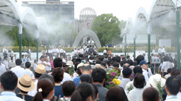 74 éve a katasztrófának: milliók emlékeztek meg a hirosimai atomtámadásról