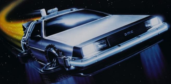 Samochód <b>DeLorean DMC-12</b>, którym Marty McFly (grany przez Michaela J. Foxa) jeździł w filmie 