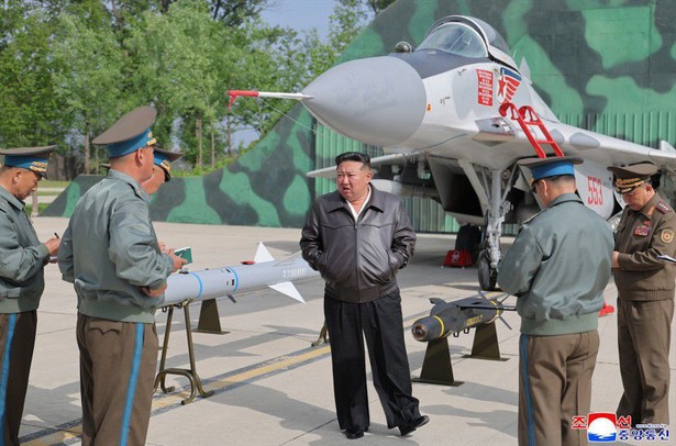 Kim Dzong Un i Mig-29
