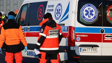 Policja wyjaśnia okoliczności wypadku na skuterze śnieżnym. Lekarze walczą o życie 22-latki