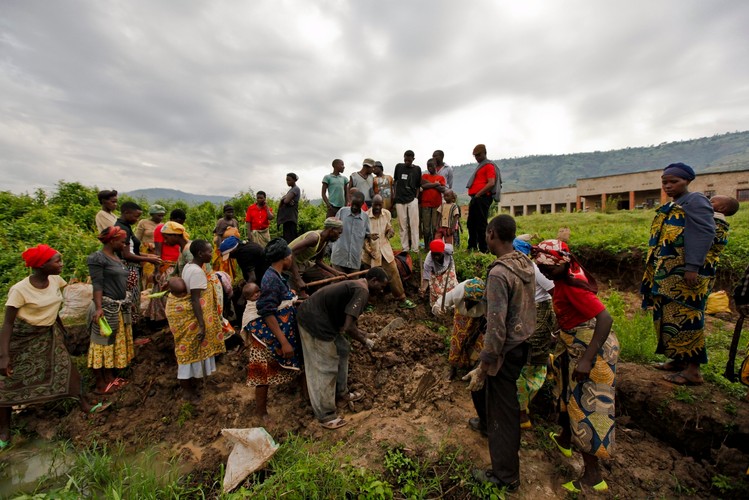 Pigmeje z dżungli w Afryce