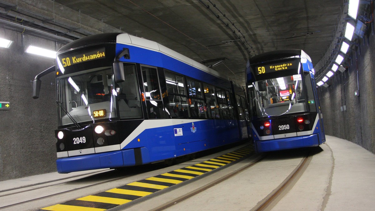 Urząd Miasta planuje, że w Krakowie powstaną trzy linie metra o łącznej długości 37 kilometrów. Według specjalistów zajmujących się transportem, są to bardzo realne plany. Pierwsza nitka ma być gotowa już za siedem lat. Koszt budowy jednej linii to 3 mld złotych.