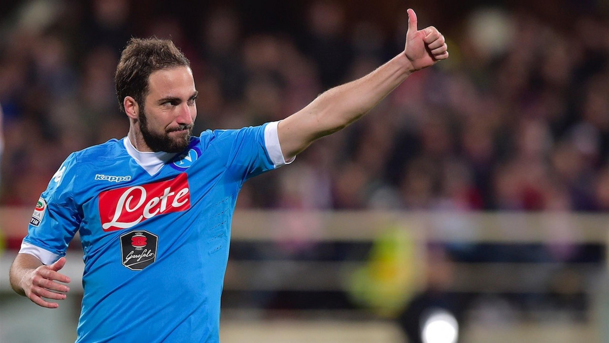 Kolejny cios dla kibiców Napoli. Juventus zapłaci za Gonzalo Higuaina nie 94,7, a 90 milionów euro. Argentyński napastnik przeszedł w piątek testy medyczne i lada dzień zostanie oficjalnie przedstawiony jako nowy piłkarz Starej Damy.