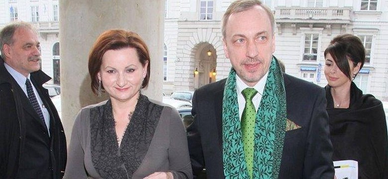 Minister zabrał żonę w służbową podróż do Azji
