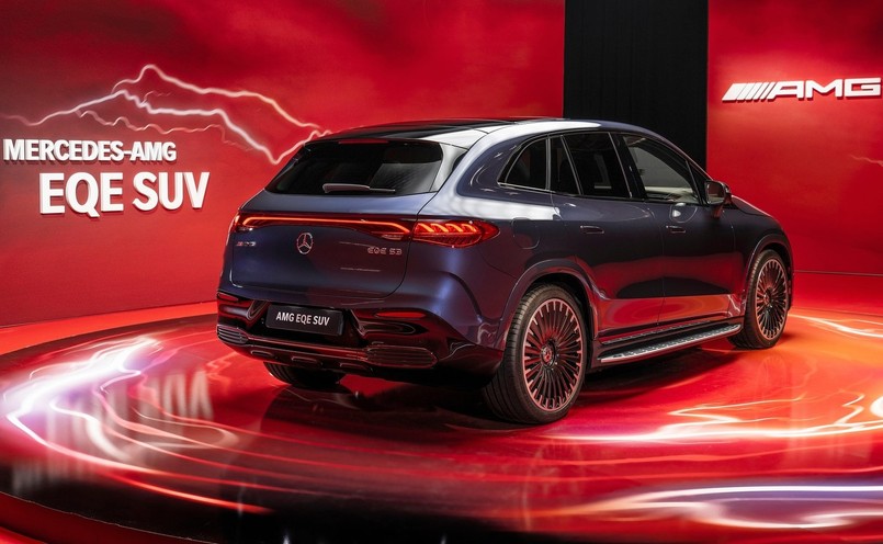 Mercedes EQE SUV