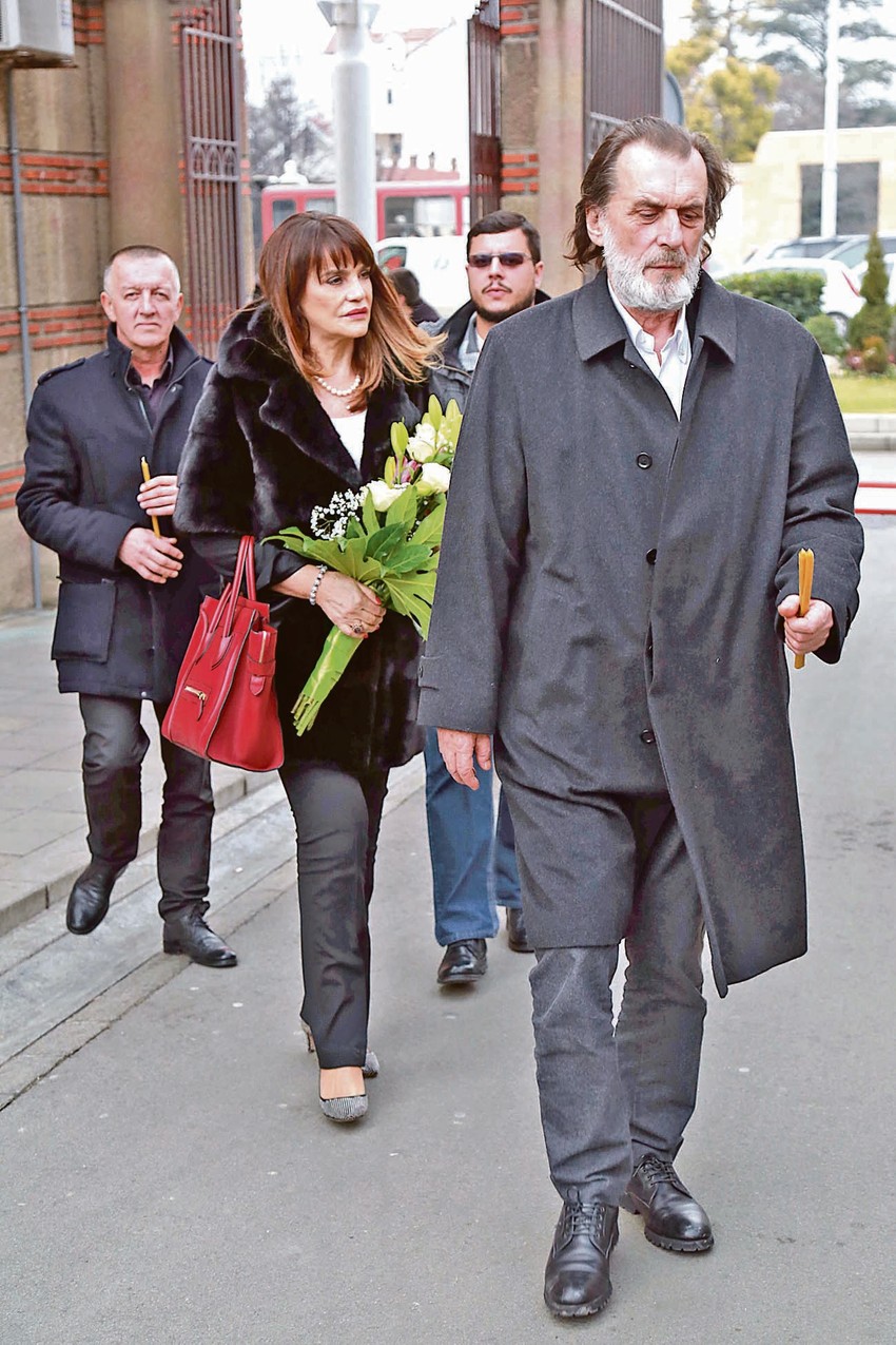 Drašković, koji je bio na mestu suvozača, srećom je prošao sa lakšim povredama