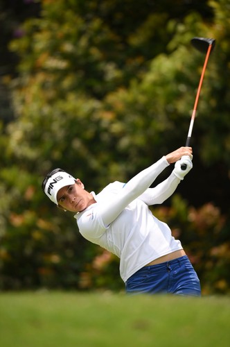 Piękne panie grają w golfa