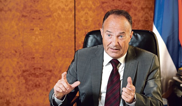 Mladen Šarčević, ministar prosvete