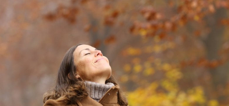 Jak jesień wpływa na nasze samopoczucie? Psycholożka tłumaczy i daje rady