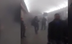 Dym, popłoch i panika w metrze po eksplozji ładunku wybuchowego