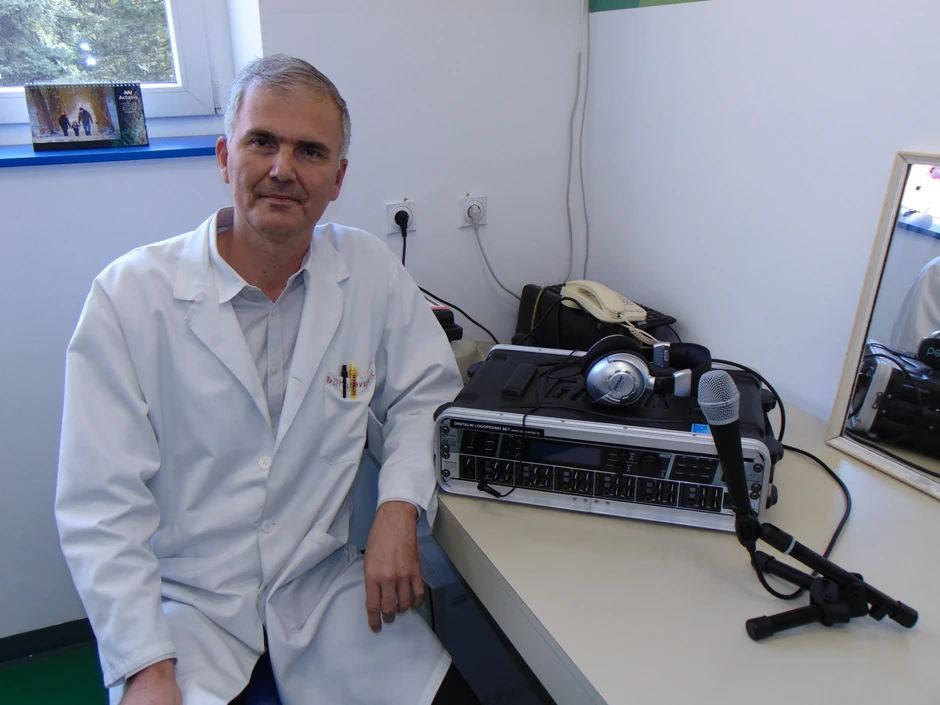 Prof. dr Dušan Milisavljević direktor ORL Klinike KC Niš i uređaj za rehabilitaciju sluha i govora 