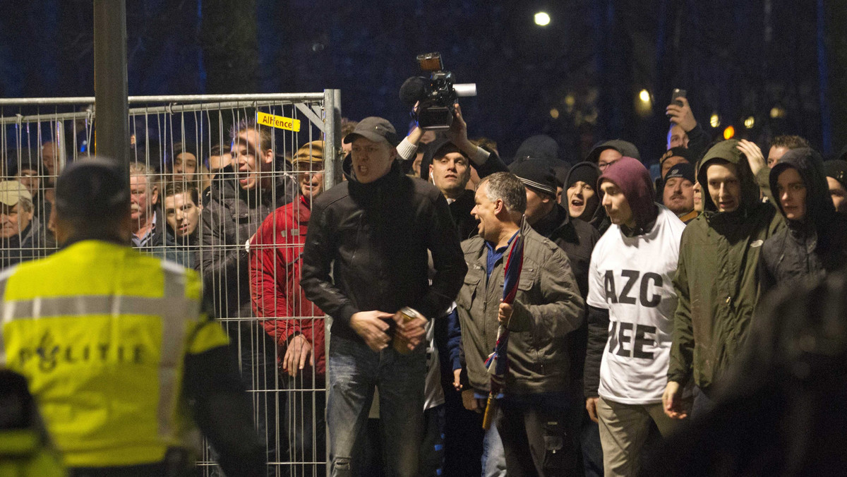 NETHERLANDS MIGRANTS REFUGEES CRISIS (Protests over plans to open a refugee centre for 1500 refugees in the municipality)