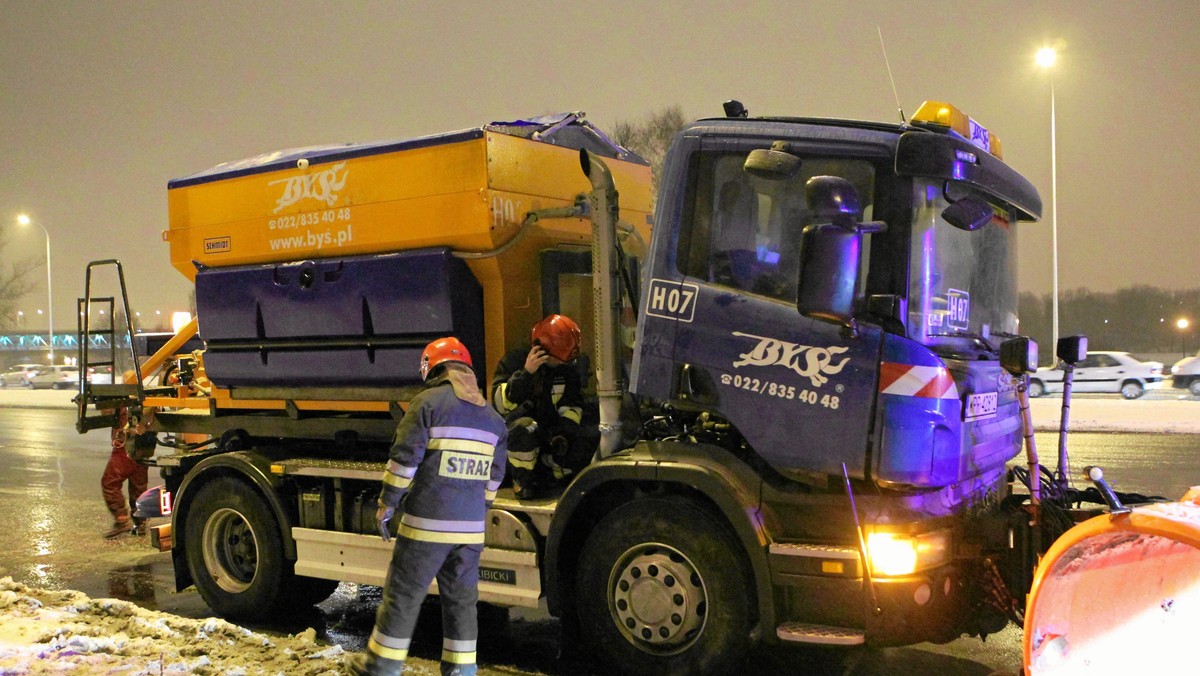 Eksperyment w centrum stolicy. 27 ulic nie będzie tej zimy posypywanych solą. Władze dzielnicy podjęły taką decyzję po konsultacjach społecznych. Za takim rozwiązaniem opowiedziało się ok. 93 proc. mieszkańców biorących udział w ankiecie.