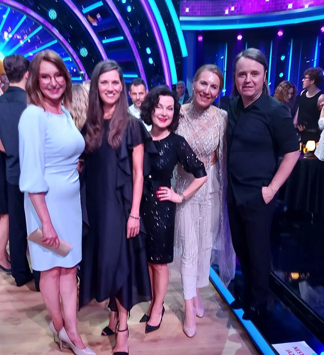 Zľava Danica Nejedlá, Hana Rapantová, Beáta Dubasová, Anastasiya Kuzminová a Ján Tribula na Let´s Dance.