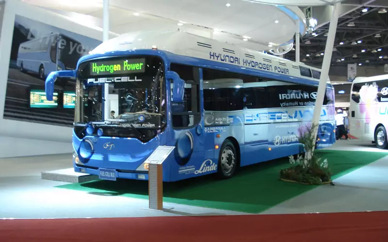 Hyundai history fuel cell technology bus