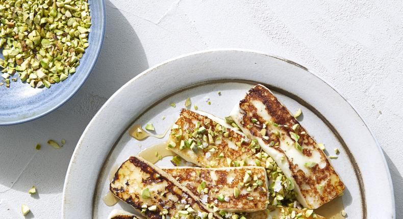 Crispy Cheese With Honey And Pistachio Recipe