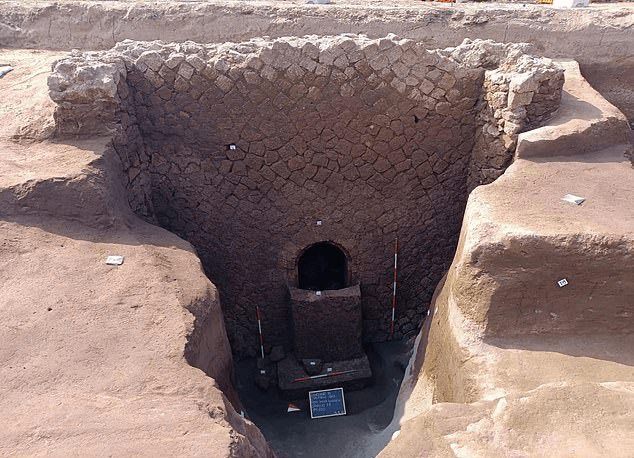Archeológovia objavili 2-tisícročnú hrobku.