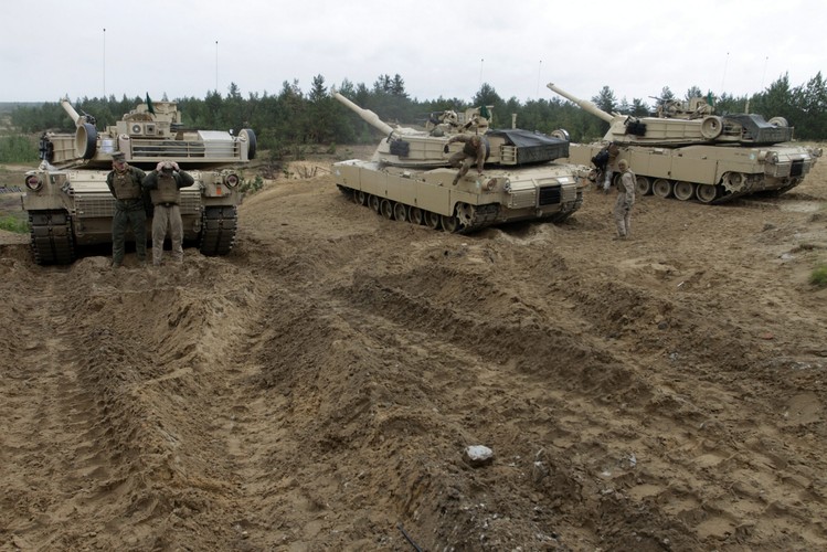 Amerykańskie czołgi Abrams na ćwiczeniach Saber Strike na Łotwie.<br><br>  Fot. EPA / Valda Kalnina DOSTAWCA: PAP / EPA.