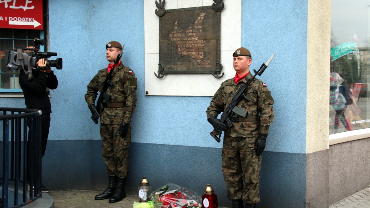 W rocznicę śmierci patrona hołd oddają mu ochotnicy i żołnierze 1. Podlaskiej Brygady Obrony Terytorialnej. Nie tylko w Białymstoku, jadą do Warszawy, gdzie przy grobie gen. Władysława Liniarskiego ps. "Mścisław" na Powązkach dziś organizują uroczyste obchody rocznicy z udziałem reprezentacji wojska i rodziny bohaterskiego dowódcy okręgu białostockiego AK.