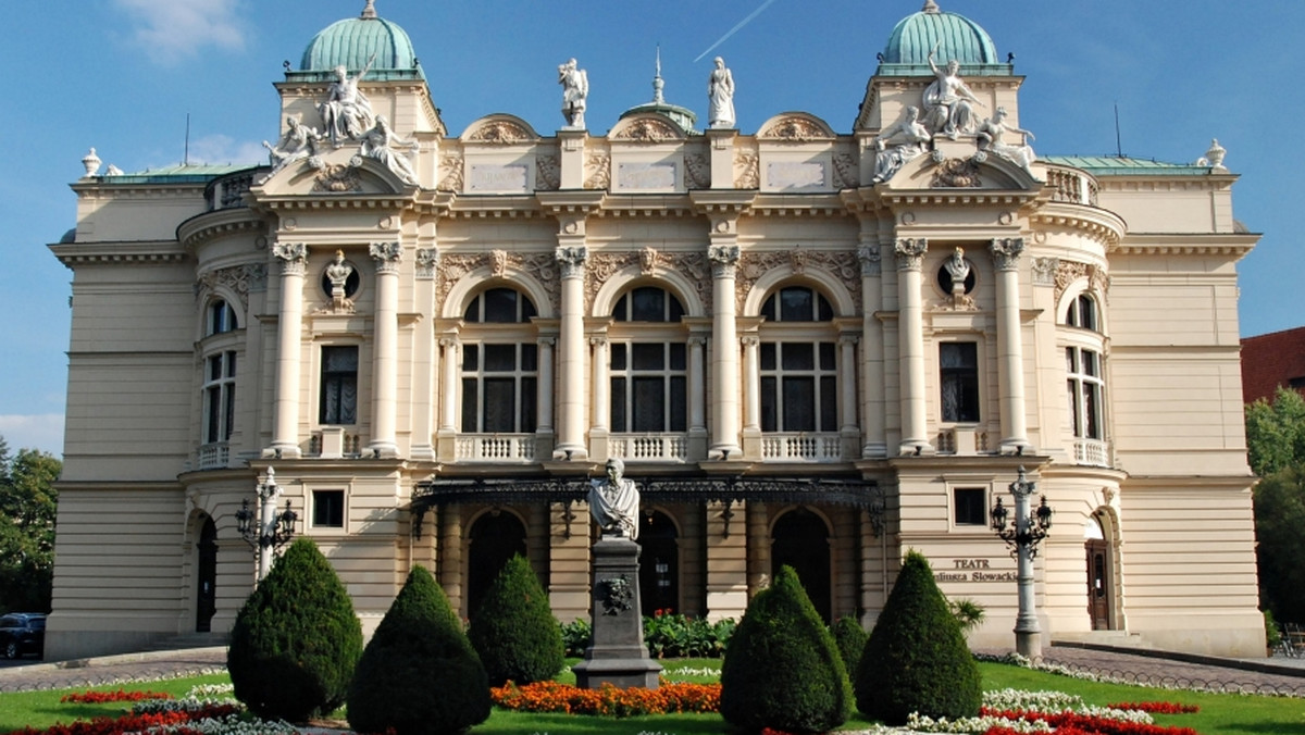 Jedenastu poetów, muzycy, aktorzy spotkają się w niedzielę w samo południe na dużej scenie Teatru im. Juliusza Słowackiego w Krakowie, by razem z Anną Dymną i tłumem bywalców świętować 600. Krakowski Salon Poezji. "Moje chwile wolności" - to temat przewodni jubileuszowego spotkania.