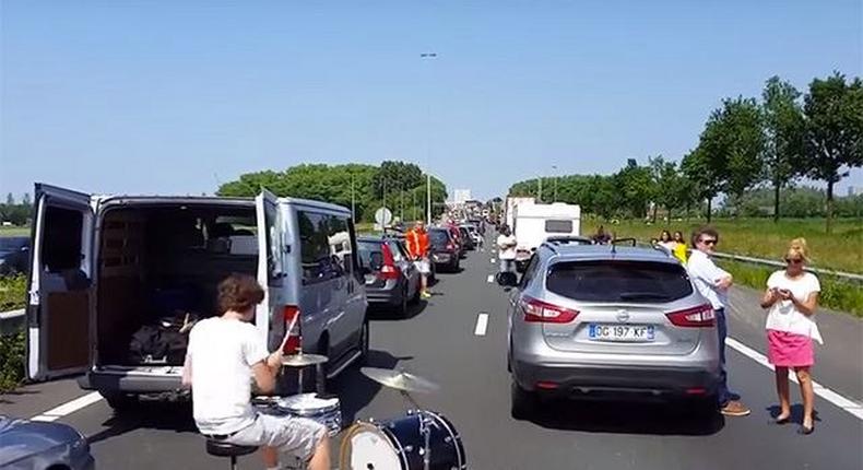 drummer turned an annoying traffic gridlock into an amazing jam session