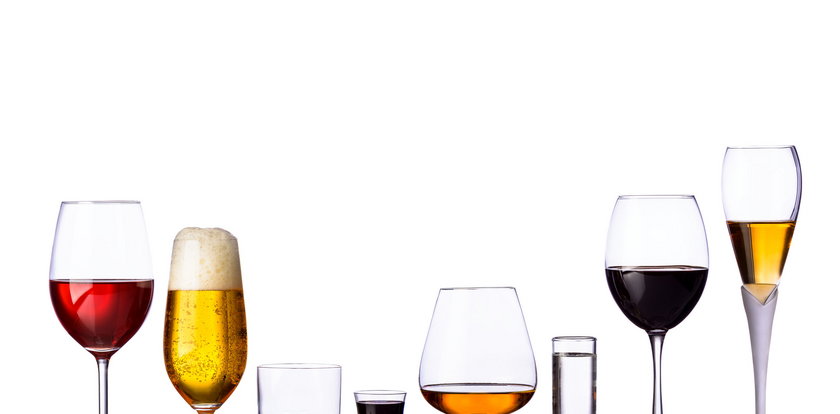 Pijesz alkohol rzadko i w małych ilościach i sądzisz, że to bezpieczne? Badania nad rakiem ujawniają, jakie jest ryzyko