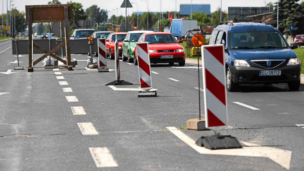 Prace remontowe na białostockich ulicach trwają w najlepsze i nie zakończą się prędko. Kierowcy muszą uzbroić się w cierpliwość - informuje "Gazeta Współczesna" na swoich stronach internetowych.