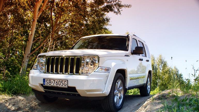 Jeep Cherokee luksus w błocie Auto Świat